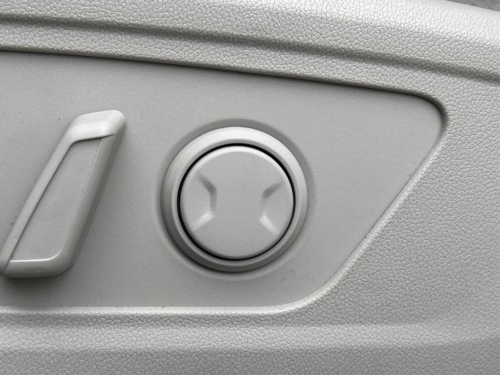 used 2025 Kia Sorento car, priced at $33,322