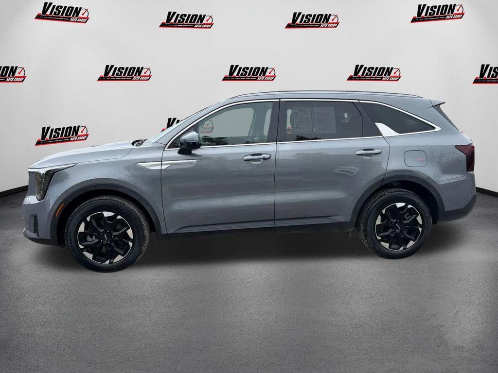 used 2025 Kia Sorento car, priced at $33,322