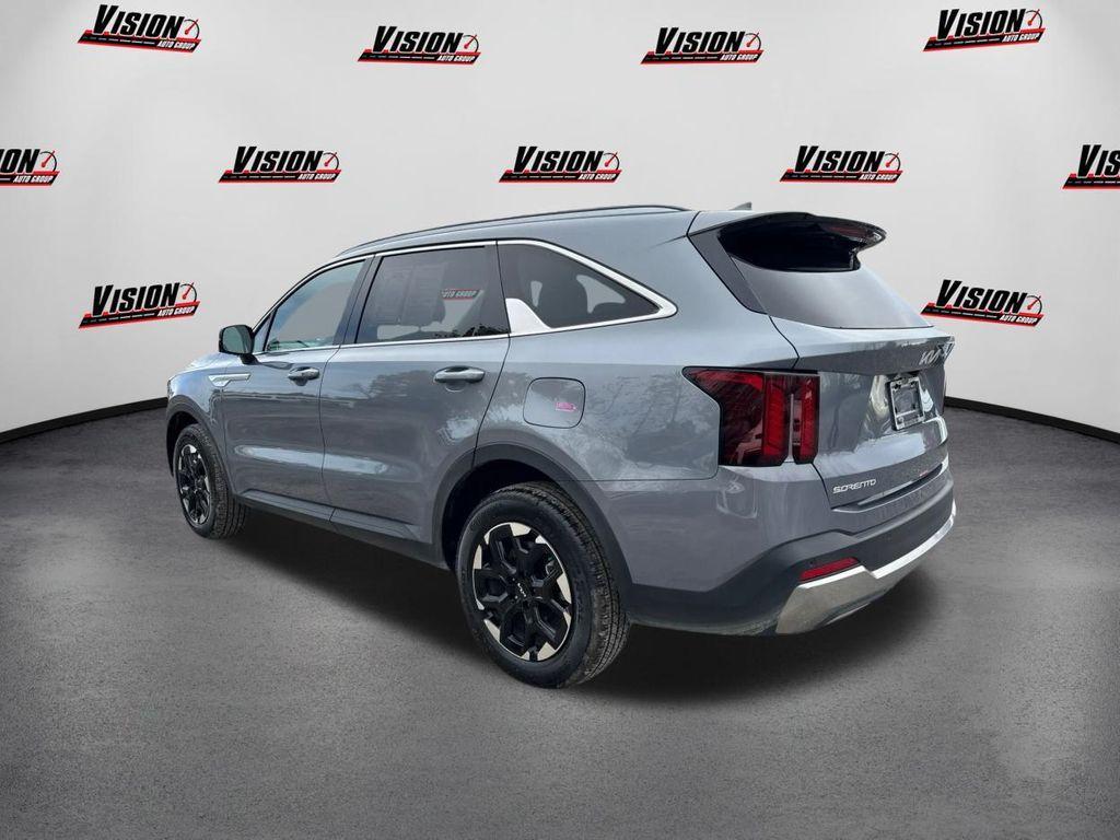 used 2025 Kia Sorento car, priced at $33,322