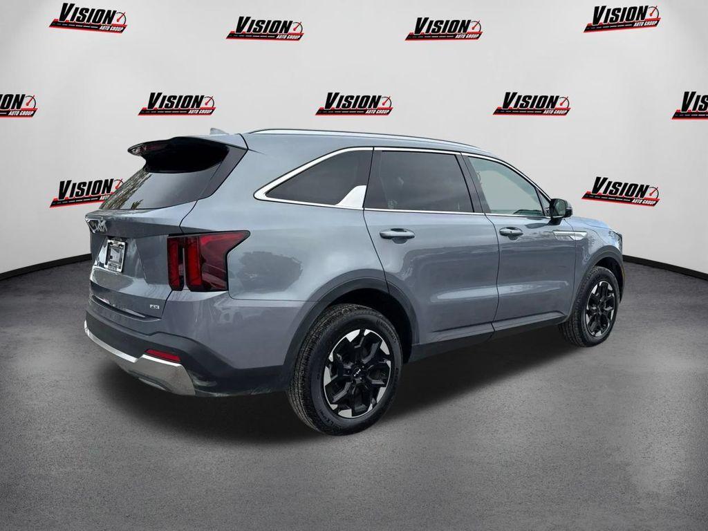 used 2025 Kia Sorento car, priced at $33,322