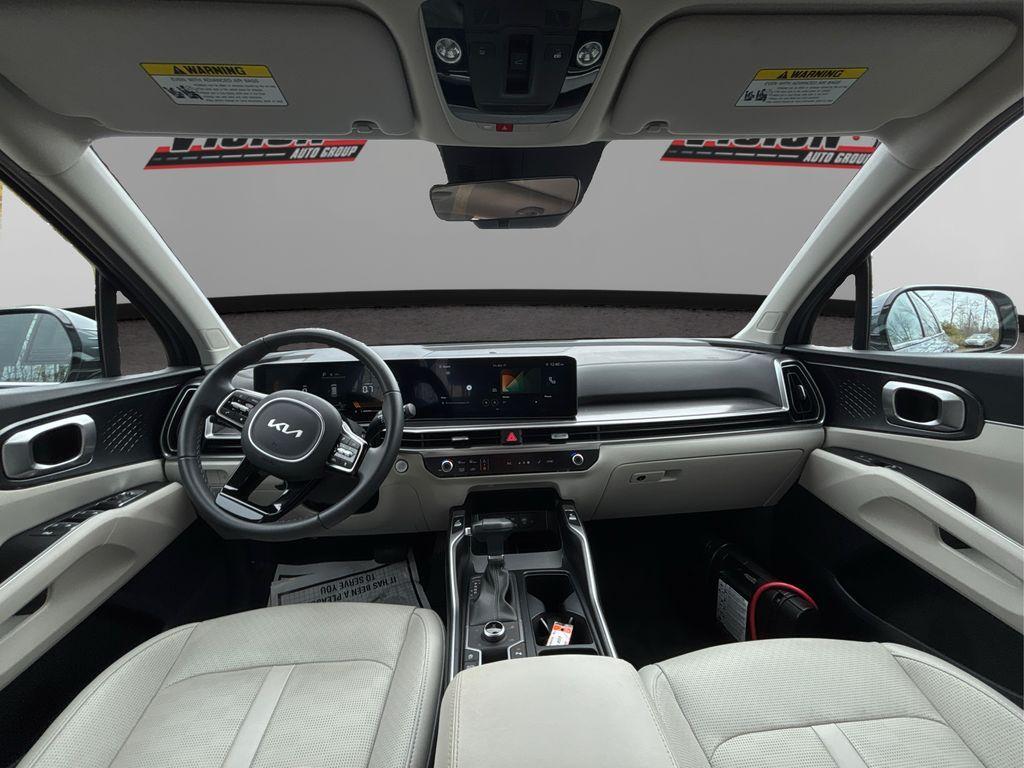 used 2025 Kia Sorento car, priced at $33,322