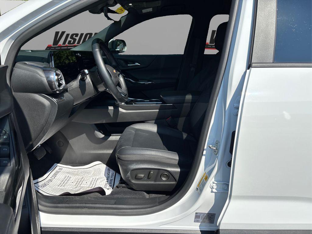 used 2025 Chevrolet Equinox car, priced at $29,300