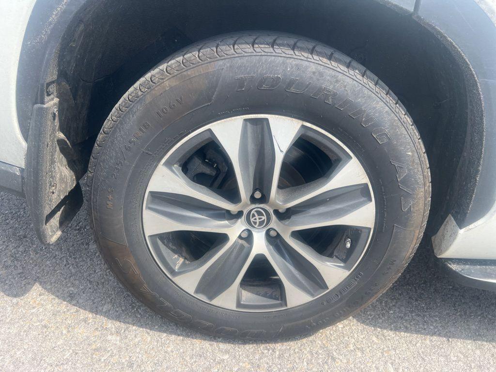 used 2020 Toyota Highlander car, priced at $30,995