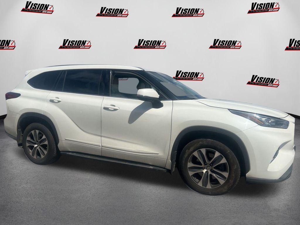 used 2020 Toyota Highlander car, priced at $30,995