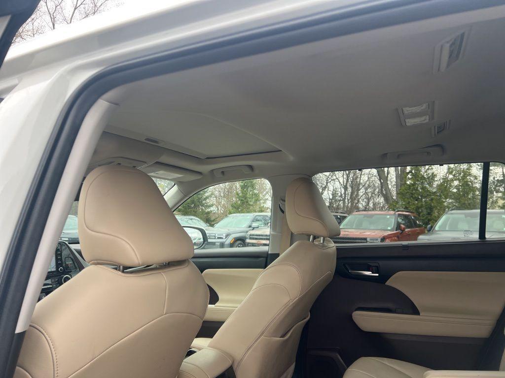 used 2020 Toyota Highlander car, priced at $30,995