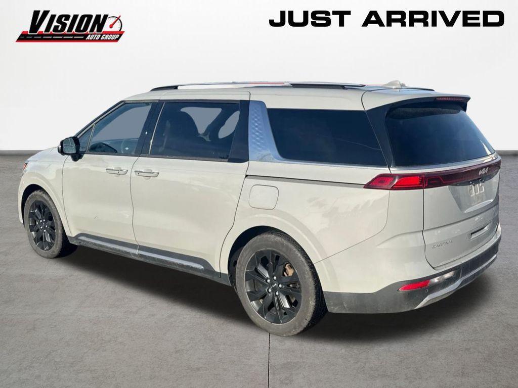 used 2024 Kia Carnival car, priced at $39,999