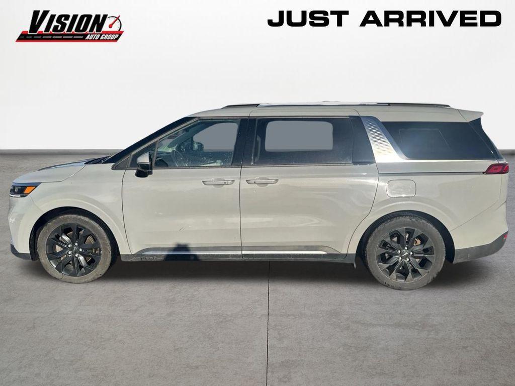 used 2024 Kia Carnival car, priced at $39,999