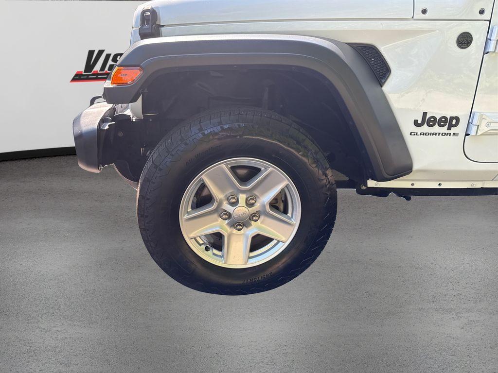 used 2023 Jeep Gladiator car, priced at $32,414