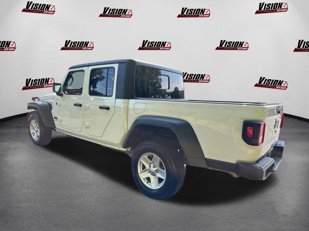 used 2023 Jeep Gladiator car, priced at $32,414