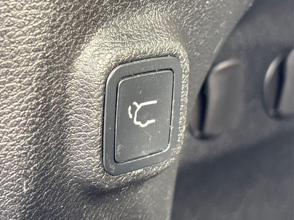 used 2019 Jeep Cherokee car, priced at $17,475