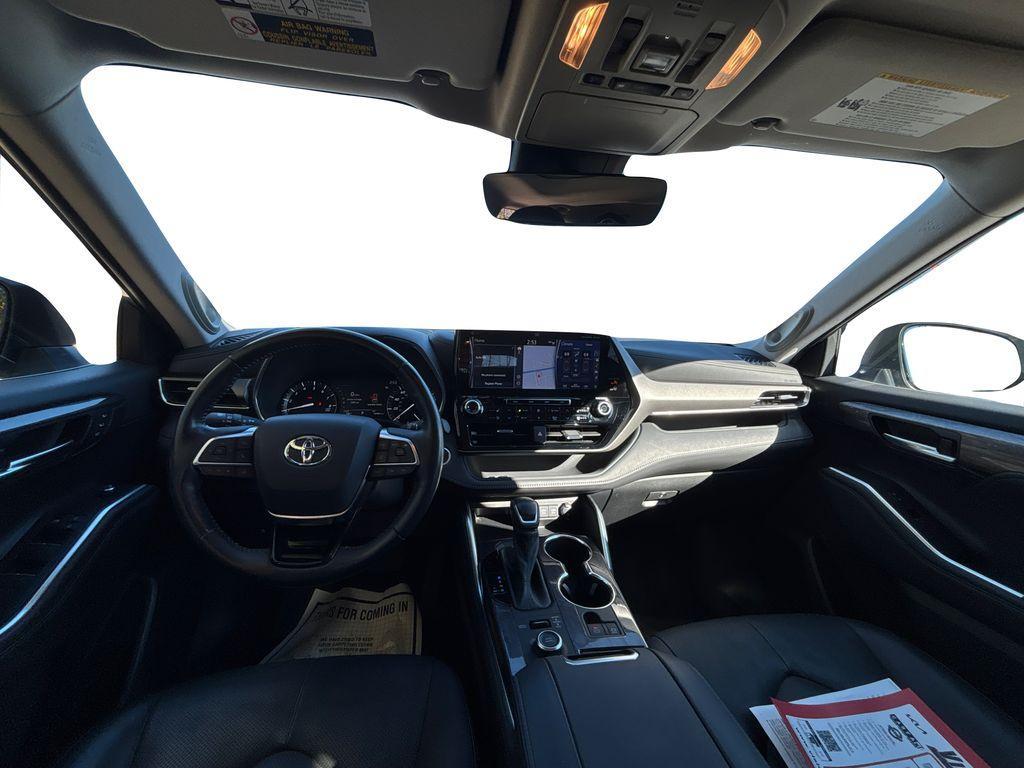 used 2021 Toyota Highlander car, priced at $33,995