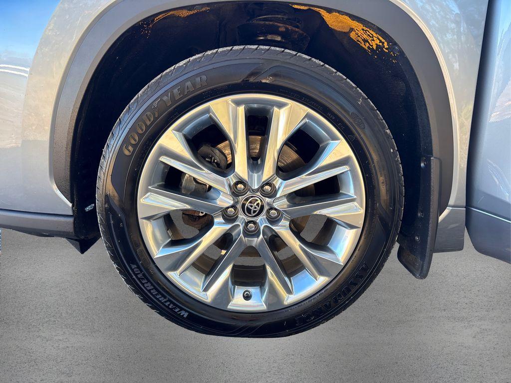 used 2021 Toyota Highlander car, priced at $33,995