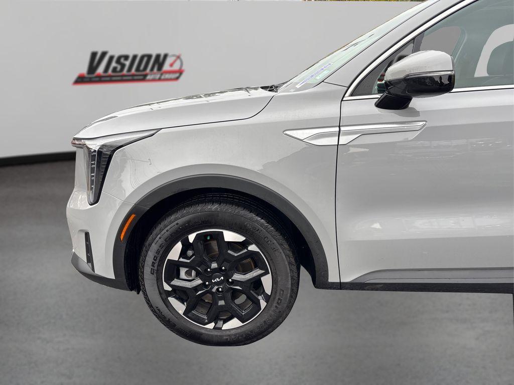 used 2025 Kia Sorento car, priced at $33,891