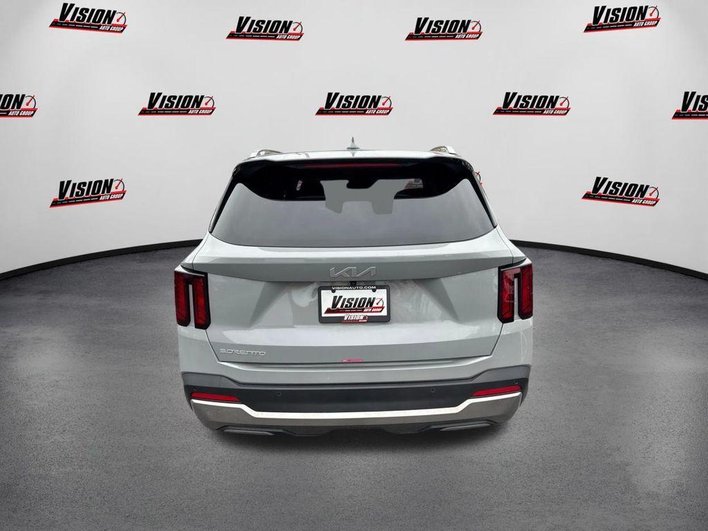 used 2025 Kia Sorento car, priced at $33,891