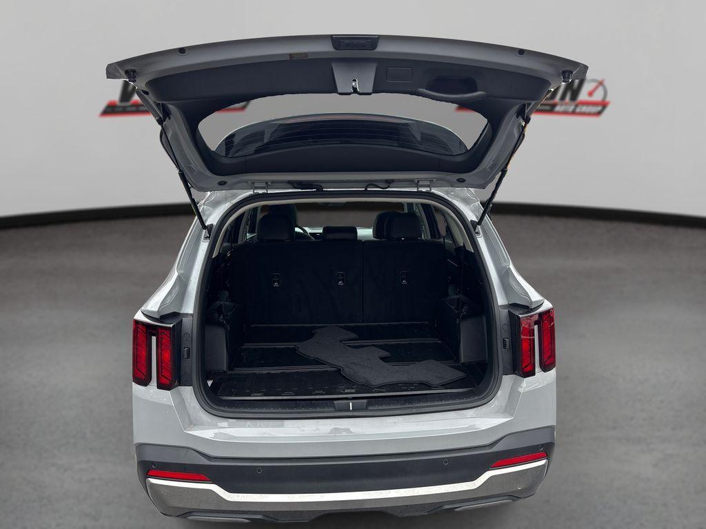 used 2025 Kia Sorento car, priced at $33,891