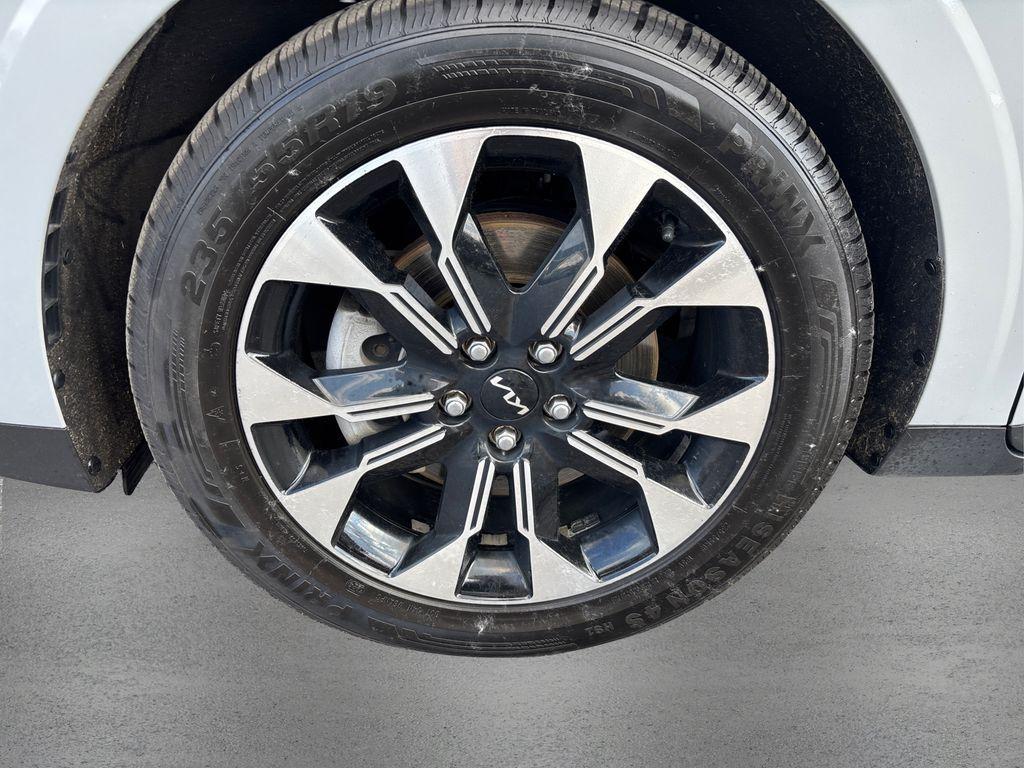 used 2024 Kia Carnival car, priced at $33,791