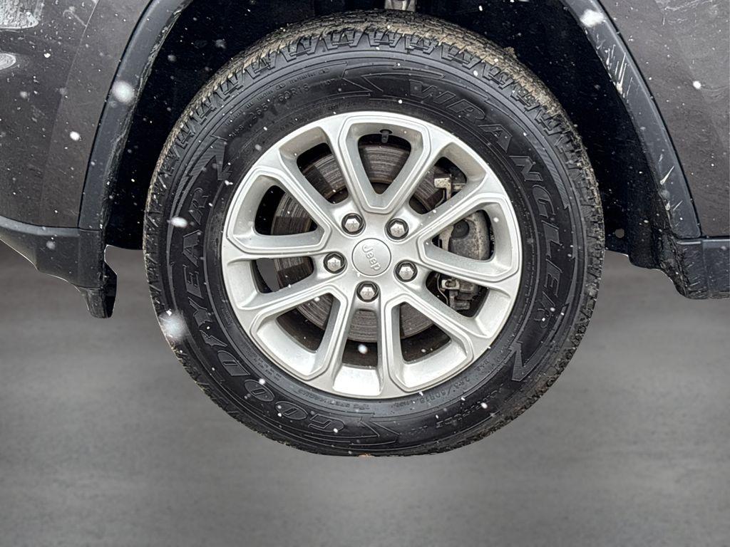 used 2021 Jeep Grand Cherokee car, priced at $22,549