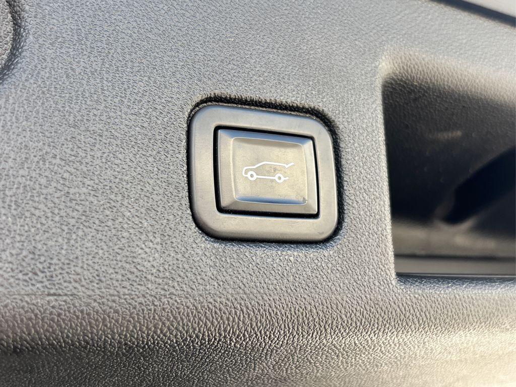 used 2021 Chevrolet Equinox car, priced at $17,573