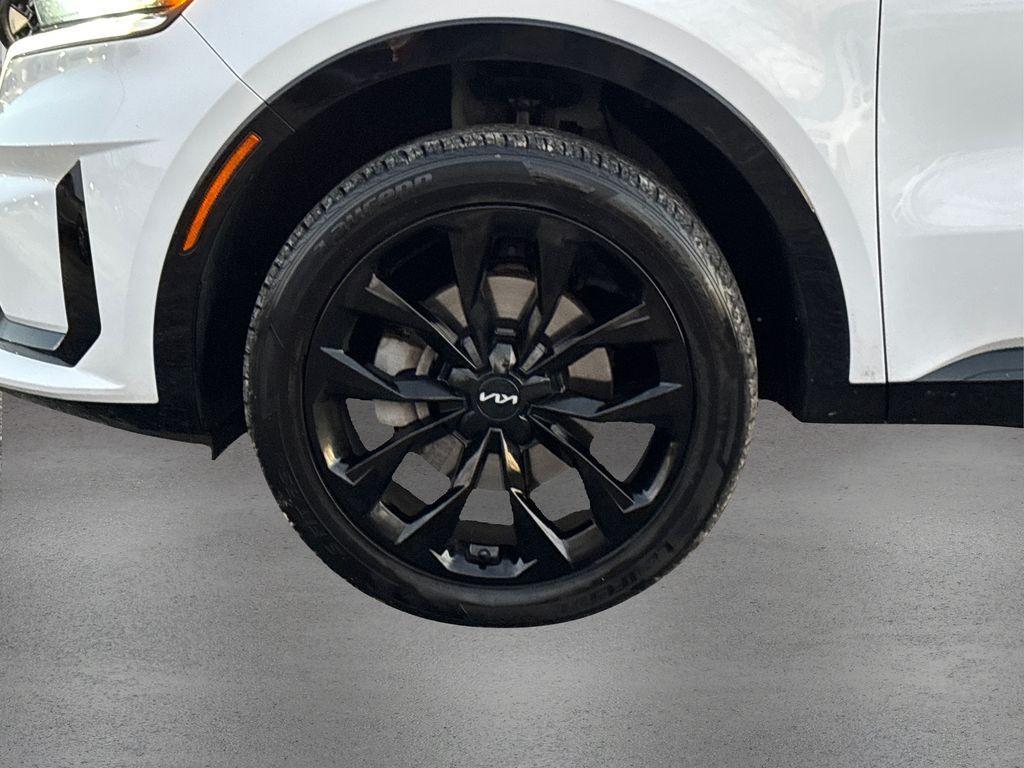 used 2022 Kia Sorento car, priced at $31,999