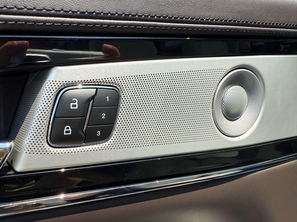 used 2022 Lincoln Nautilus car, priced at $43,859