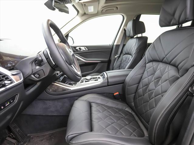new 2025 BMW X7 car, priced at $93,505