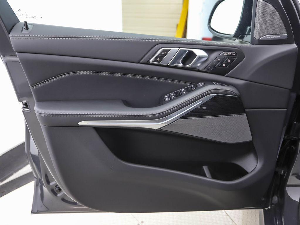 new 2026 BMW X7 car, priced at $102,525