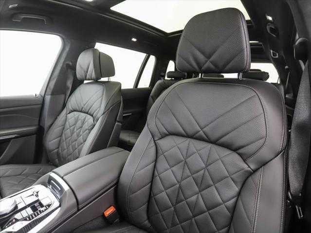 new 2026 BMW X7 car, priced at $102,125