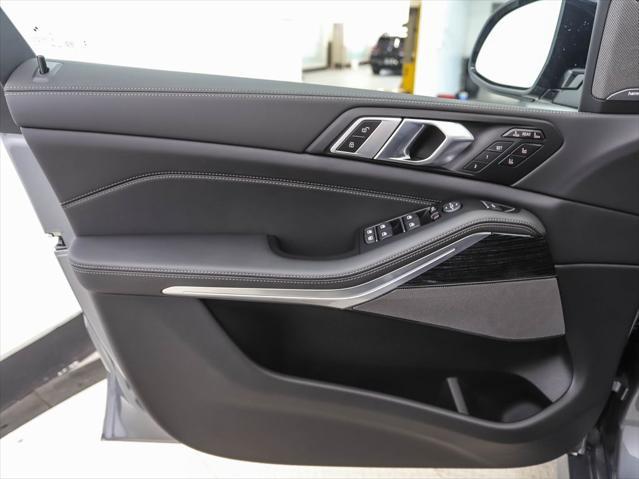 new 2026 BMW X7 car, priced at $98,925
