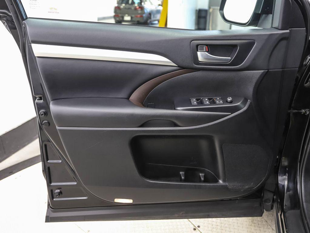 used 2019 Toyota Highlander car, priced at $26,900