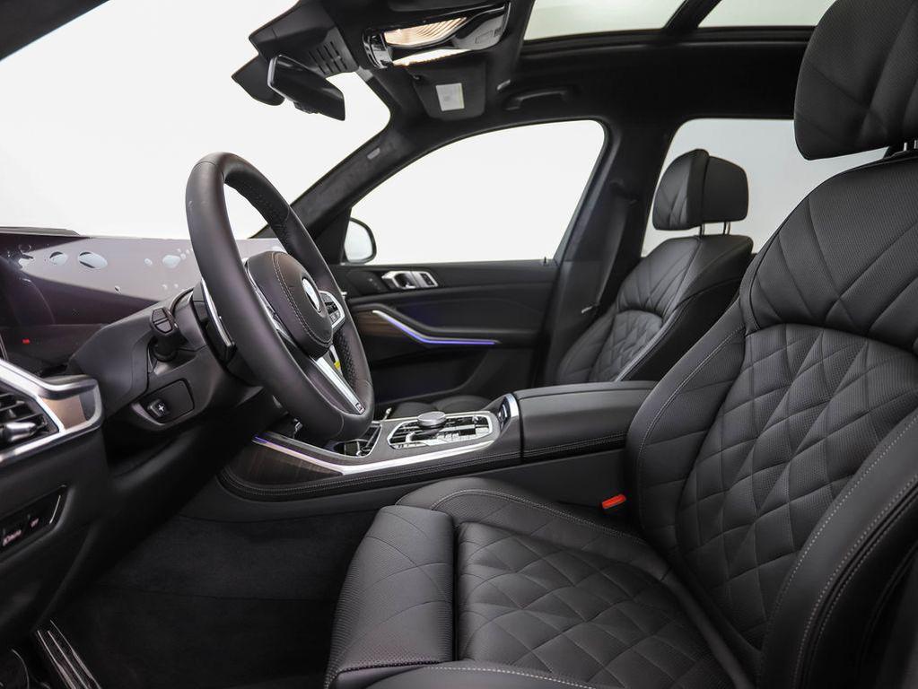 new 2026 BMW X7 car, priced at $95,625