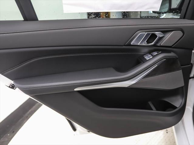 new 2026 BMW X7 car, priced at $92,685