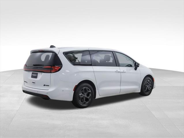 used 2024 Chrysler Pacifica Hybrid car, priced at $33,900