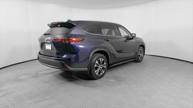 used 2022 Toyota Highlander car, priced at $29,699