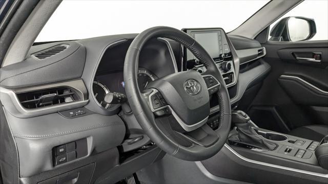 used 2022 Toyota Highlander car, priced at $29,699