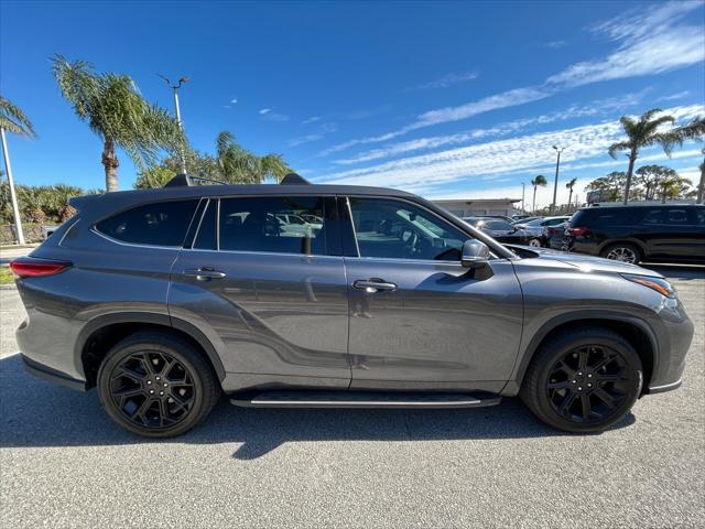 used 2022 Toyota Highlander car, priced at $26,497