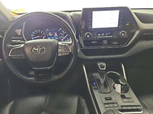 used 2021 Toyota Highlander car, priced at $24,499