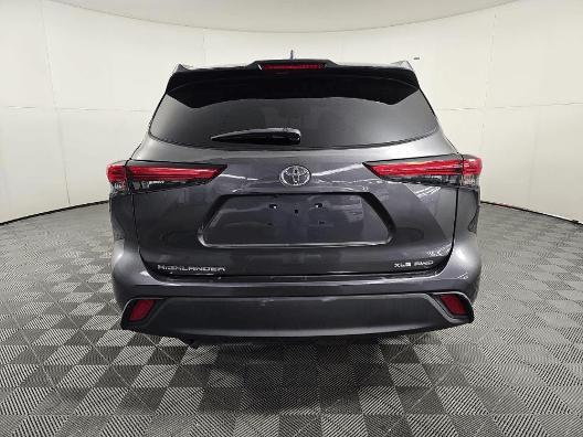 used 2021 Toyota Highlander car, priced at $24,499