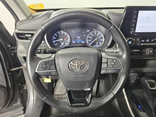 used 2021 Toyota Highlander car, priced at $24,499