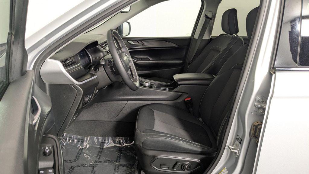 used 2024 Jeep Grand Cherokee car, priced at $21,499