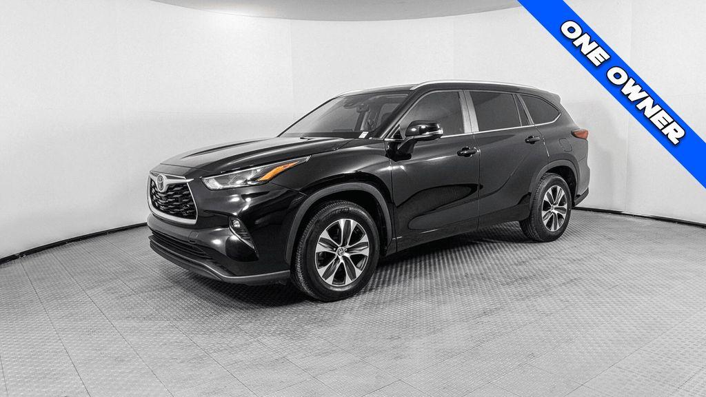 used 2023 Toyota Highlander car, priced at $32,099