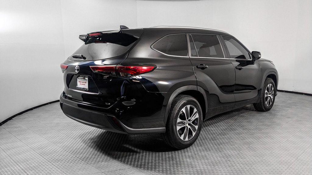 used 2023 Toyota Highlander car, priced at $32,099