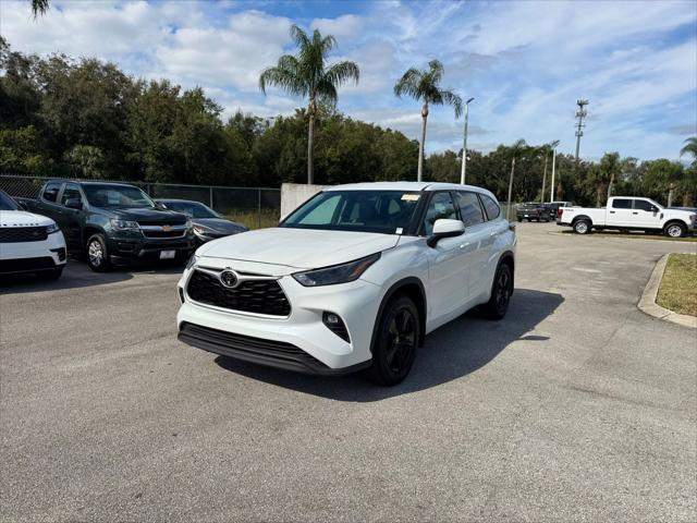 used 2022 Toyota Highlander car, priced at $27,999