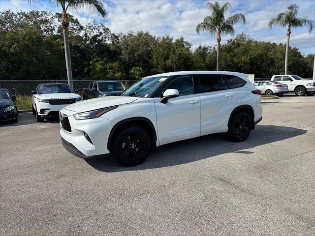 used 2022 Toyota Highlander car, priced at $27,999