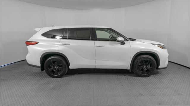 used 2022 Toyota Highlander car, priced at $27,499