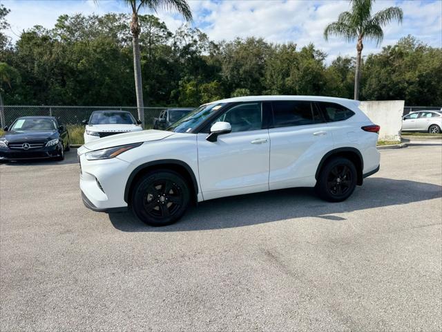 used 2022 Toyota Highlander car, priced at $27,999