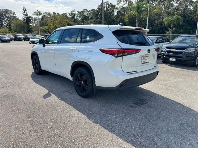 used 2022 Toyota Highlander car, priced at $27,999