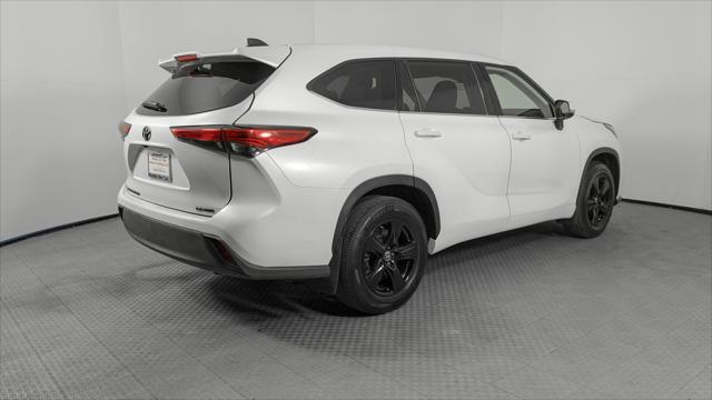 used 2022 Toyota Highlander car, priced at $27,499