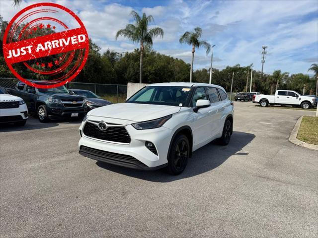 used 2022 Toyota Highlander car, priced at $27,999