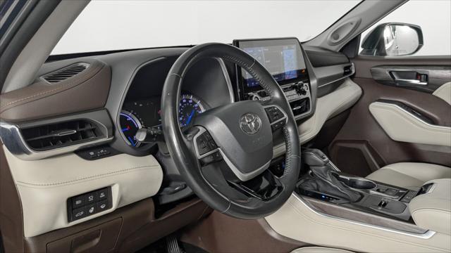 used 2022 Toyota Highlander Hybrid car, priced at $33,999