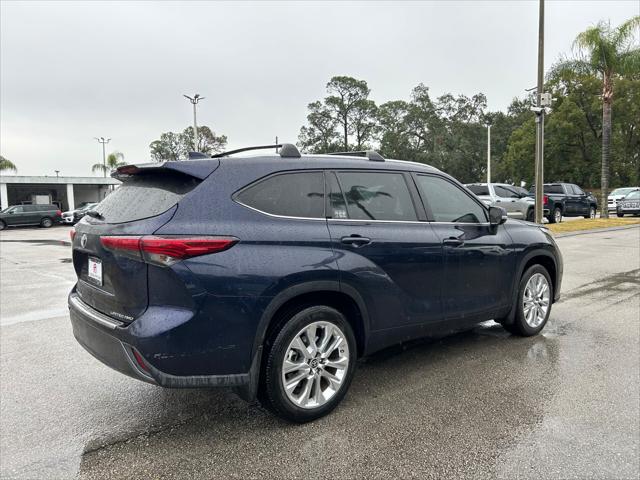 used 2022 Toyota Highlander car, priced at $29,999